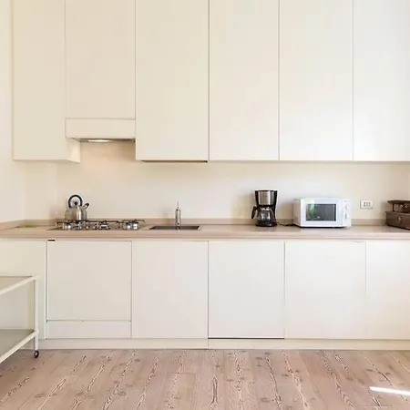 Stylish Flat 400 Mt From The Beach 公寓 *