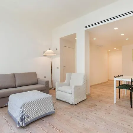 Stylish Flat 400 Mt From The Beach 公寓